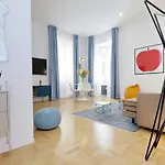 Apartment Propaganda Rom